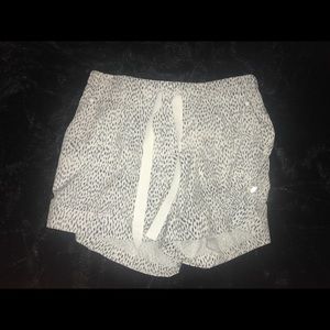 Spring Breakaway Casual Lululemon Shorts size 6